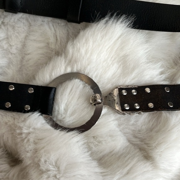 Vintage western leather belt! Solid metal detailing and adjustable! - Picture 4 of 7